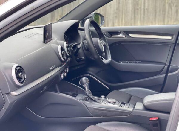 2019 AUDI A3 S-LINE 35 TFSI S TRONIC BLACK EDITION - Image 3