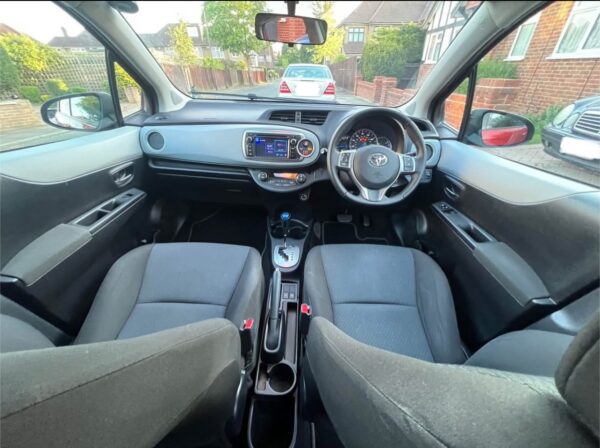 2012 Toyota Yaris - Image 12