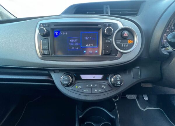 2012 Toyota Yaris - Image 14