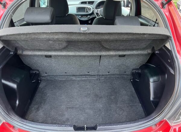 2012 Toyota Yaris - Image 15