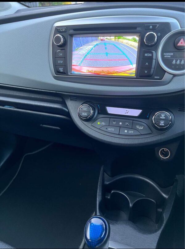 2012 Toyota Yaris - Image 8