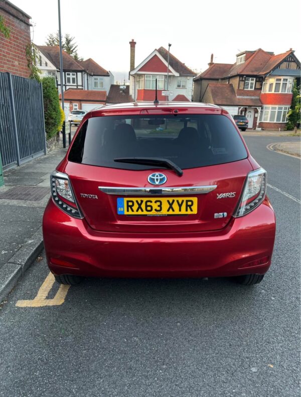 2012 Toyota Yaris - Image 2
