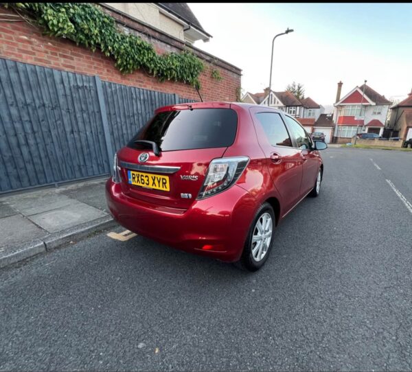 2012 Toyota Yaris - Image 4