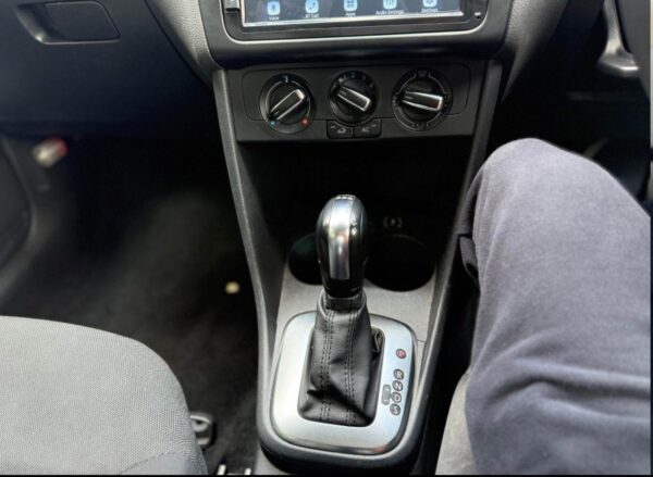 2011 Volkswagen polo - Image 8